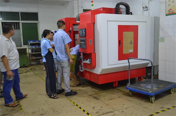 四軸加工中心6645到達客戶廠家