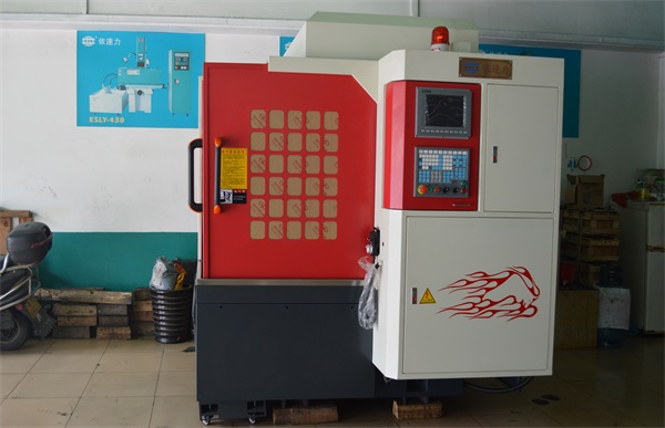 CNC雕銑機 CNC雕銑機