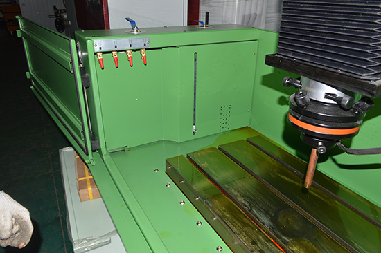 輪胎模具火花機(jī)